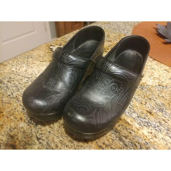 DANSKO BLACK LEATHER EMBOSSED TOOLED CLOGS SIZE 6.5 / 37 - Picture 1 of 12